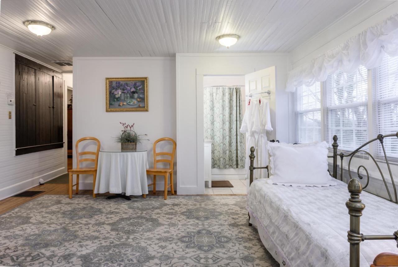 Oakland Cottage Bed And Breakfast Ашвил Екстериор снимка