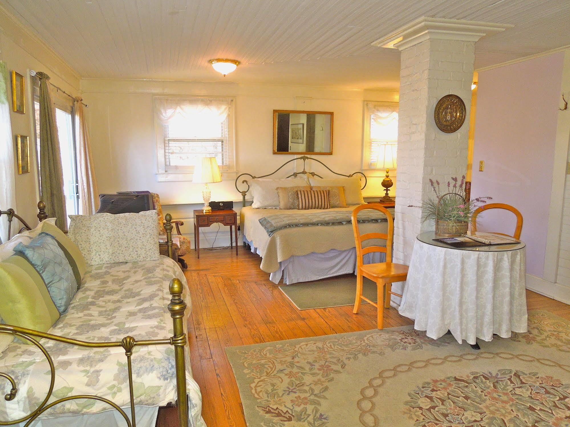 Oakland Cottage Bed And Breakfast Ашвил Екстериор снимка